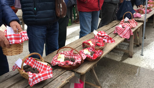 Marché aux Truffes à Lalbenque