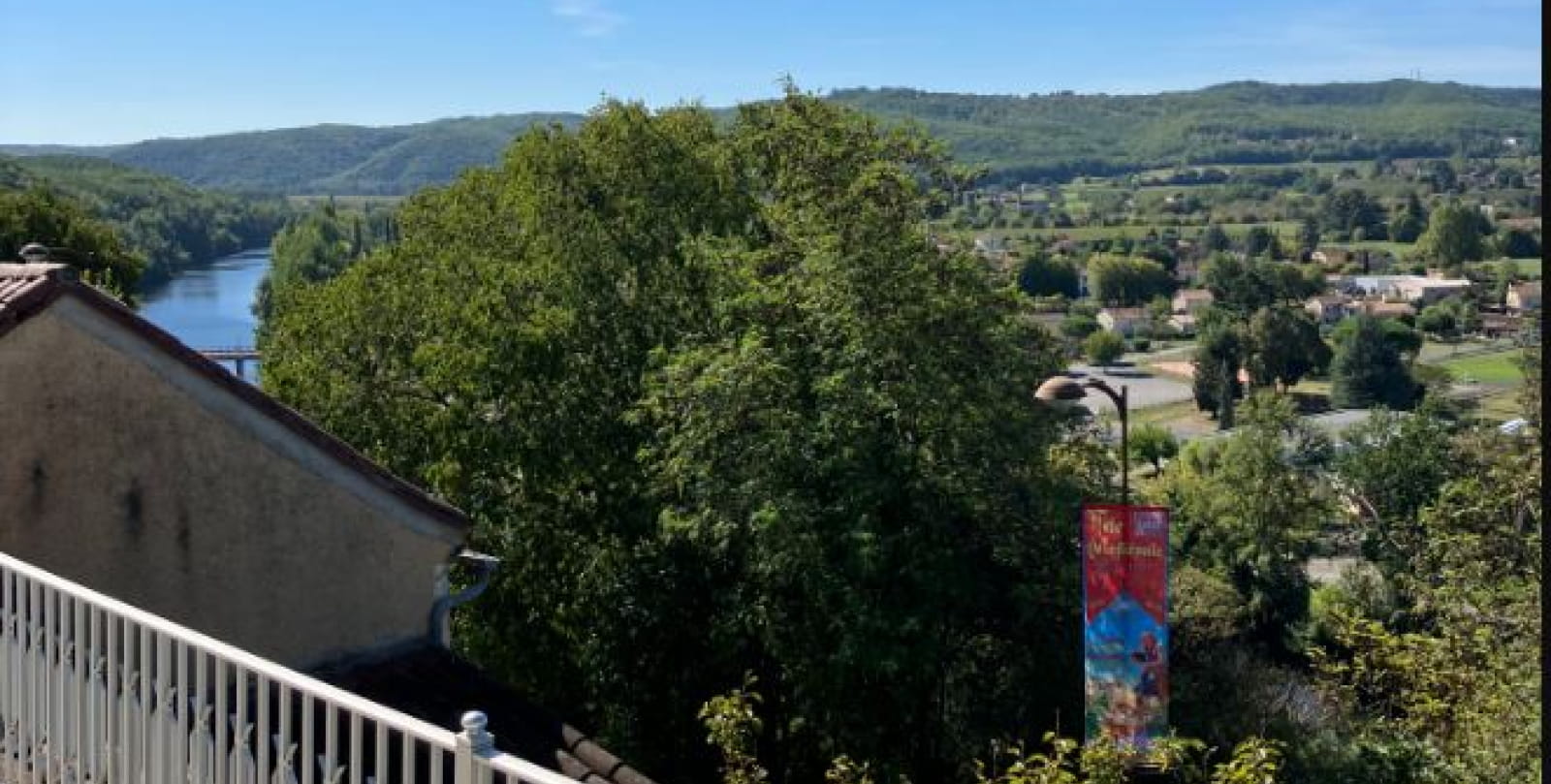 Vue de la terrasse sur la vallée