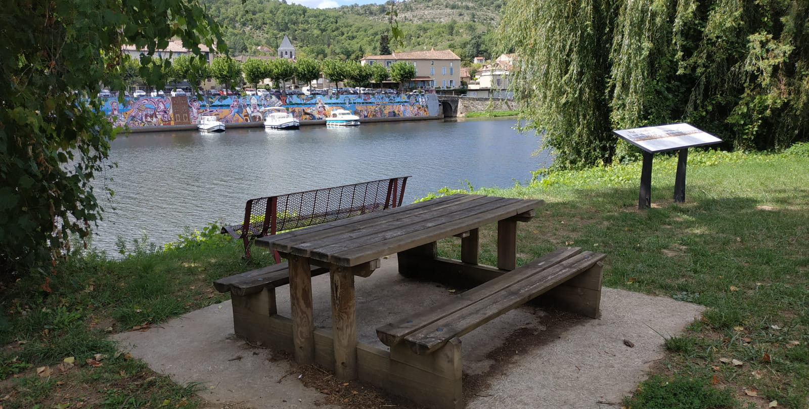 Table de pique-nique du Mur 2 Douelle