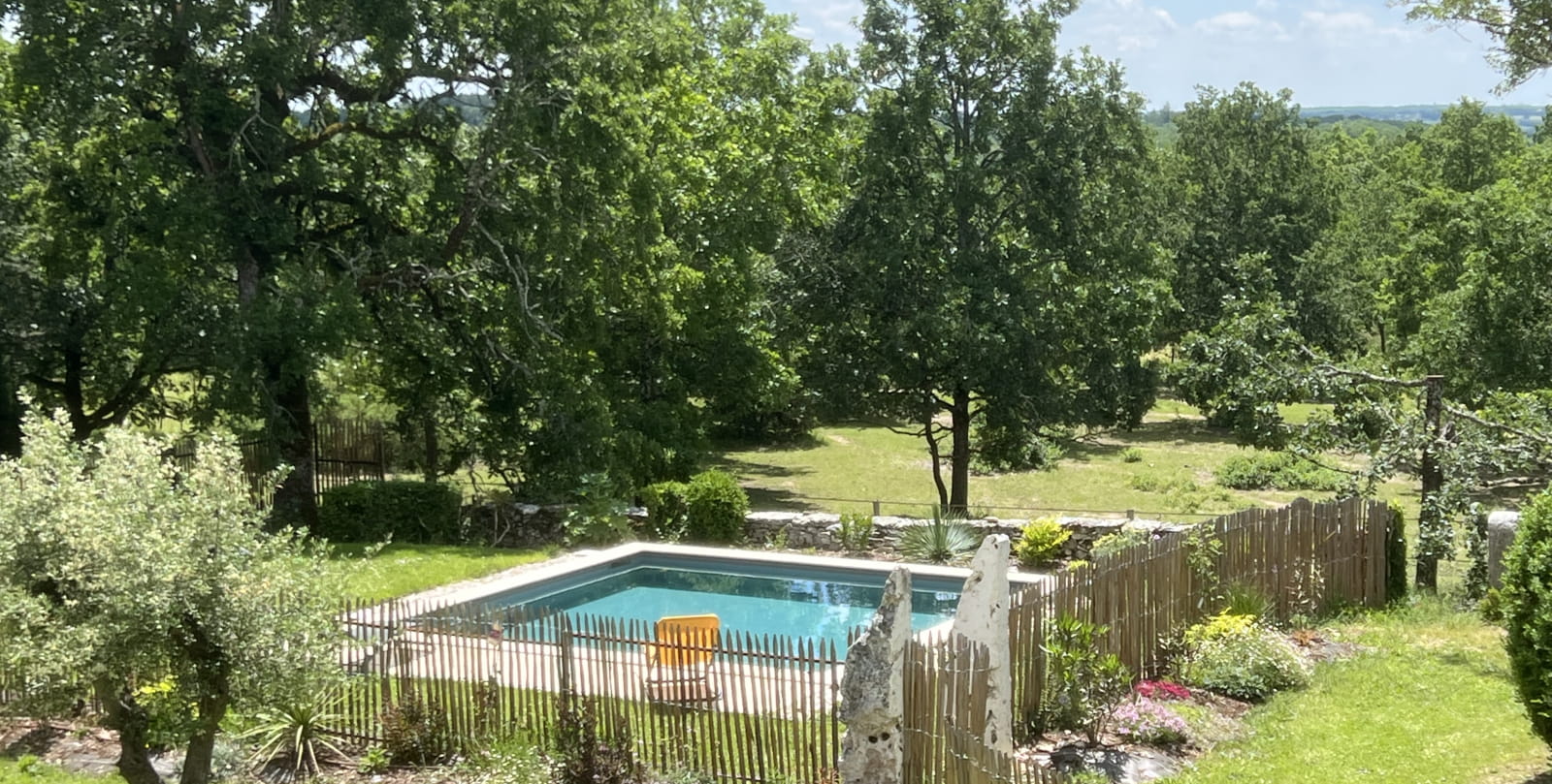 Piscine chauffée clôturée